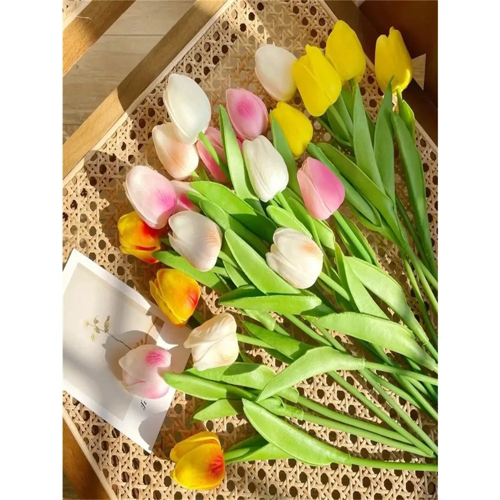 A Set of 6 Artificial Tulips, Suitable for Home Decoration, Anniversary Desktop Flower Decoration, Realistic Fake Tulip Flowers