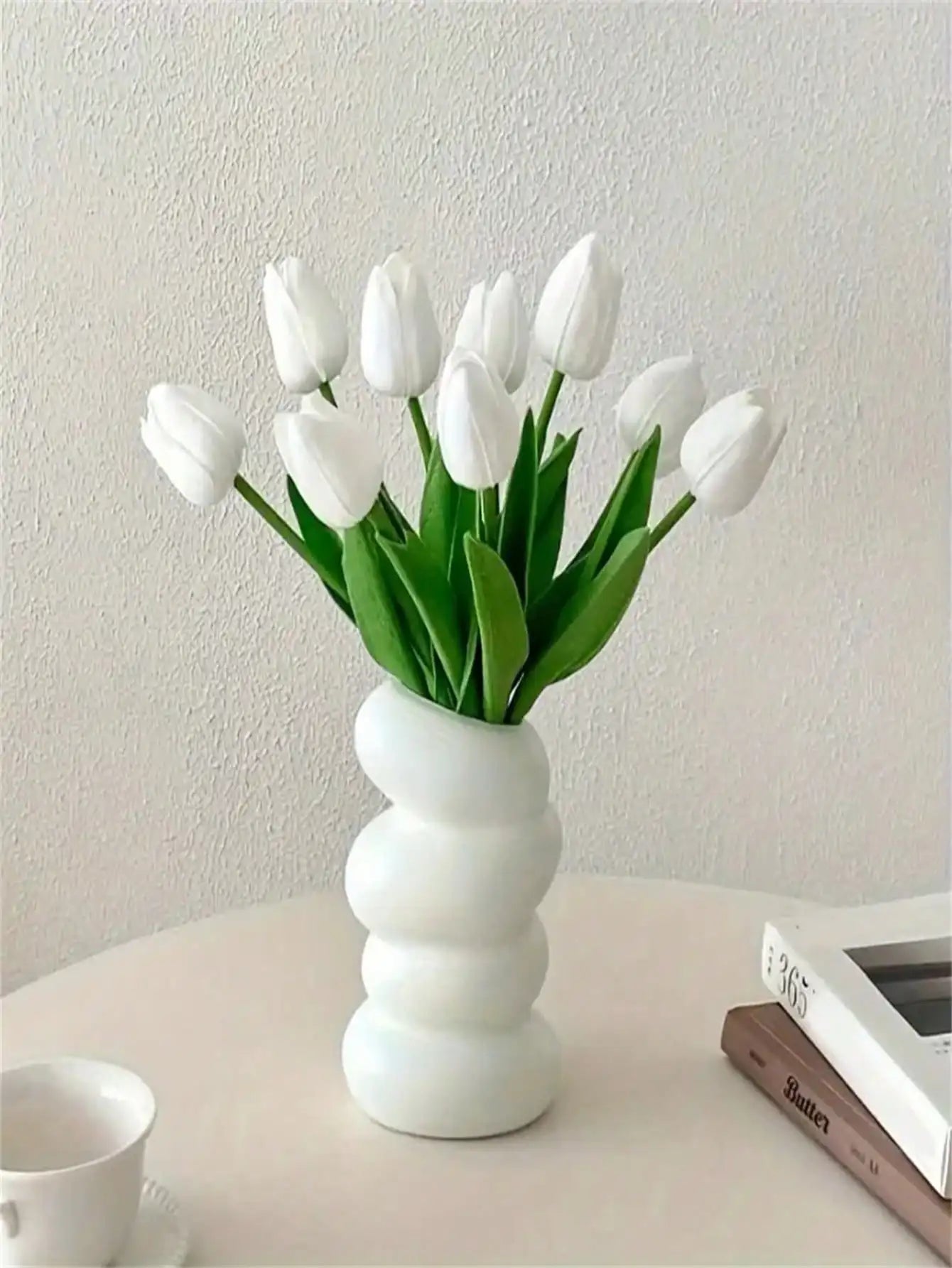 A Set of 6 Artificial Tulips, Suitable for Home Decoration, Anniversary Desktop Flower Decoration, Realistic Fake Tulip Flowers